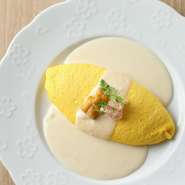 シンプルだからこそ、形や柔らかさなど、ごまかしが効かない料理です。焼き色を付けない滑らかな表面、クリーミーなソース、生の雲丹、山のものと海のものが見事に調和した一品です。