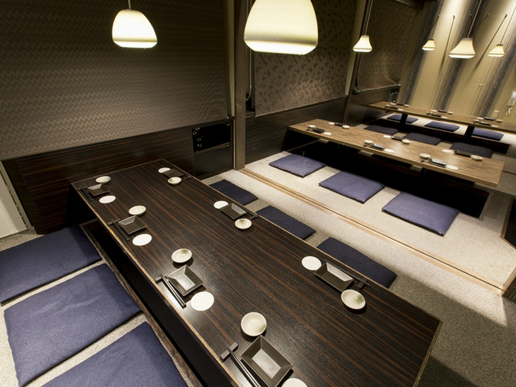 和の伝統とモダニズムが融和した空間で、プレミアムなひとときを