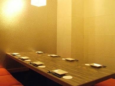 思う存分おしゃべりできる、全席完全個室の落ち着いた和の空間