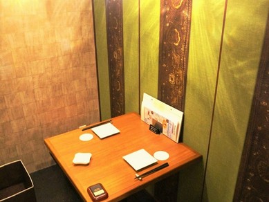 自分たちだけの空間で、優雅にディナーを楽しむ