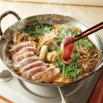 旨味の強い鴨肉とたっぷりの野菜を一度で味わえます。ぜひ〆までお楽しみください。
※2人前より承ります