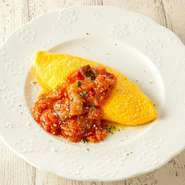 とろけるチーズオムレツ　ラタトゥイユソース