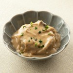 コンソメで柔らかく煮込んだ大根に濃厚な木の子クリームをかけた温かい一品。