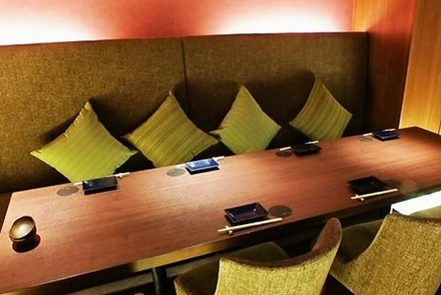 接待や会食に相応しい、高級感のある完全個室