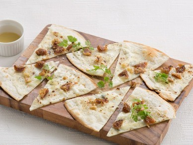 チーズの風味豊かな『雲丹といくらのチーズオムレツ』