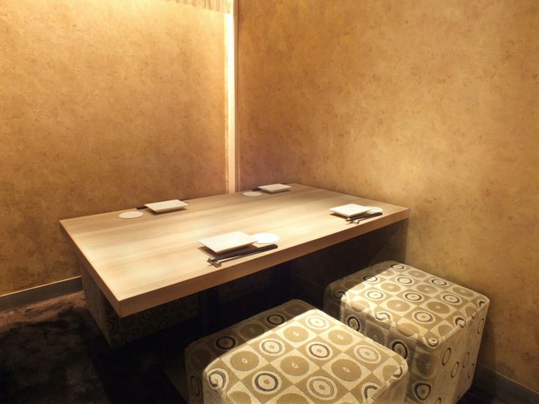 ゆっくりと落ち着ける完全個室で、親睦のひと時を満喫