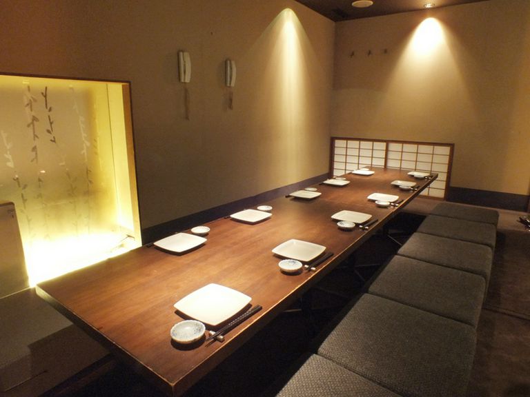 華やいだ雰囲気の個室は、両家の顔合わせにもふさわしい空間です