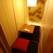 上品にまとめられた個室を2人だけのデートで利用