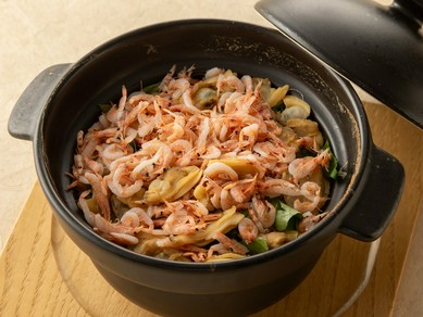 釜茹で桜海老とあさりの土鍋ごはん