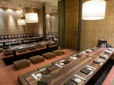 和の伝統とモダニズムが融和した空間で、プレミアムなひとときを