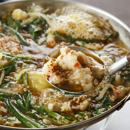 もつの旨味と絶妙な辛さがクセになる『台湾もつ鍋コース』