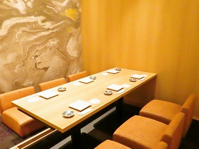 少人数2名用から大宴会42名向きの掘りごたつ個室まで完備