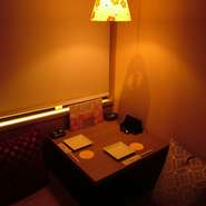 様々な大きさの個室をご用意しておりますので、カップルから宴会まで利用できます。この柔軟に対応できるスタンスが、【ウメ子の家】が持つ魅力のひとつ。日々、大勢訪れるゲストのニーズに全力で応えています。