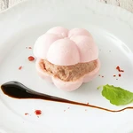 バターと生クリームのコク
香り豊かで滑らかな口当たりの濃厚レバーパテ