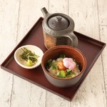 ふすま入りのもっちり生地にゴルゴンゾーラ、モッツァレラ、ナチュラルの3種チーズをのせました。蜂蜜と相性抜群！