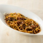 柔らかな牛肉がゴロゴロ。コクのあるデミソースがパスタによく絡みます。