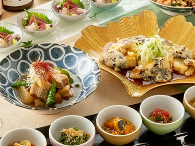 豊富なおばんざいと創作料理に舌鼓を打つ『みやびコース』