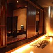 2名～18名まで様々なサイズの個室があるのが、何と言っても魅力。時と場合によって好みの個室を利用出来るのが嬉しい所です。プライベートなひと時が過ごせます。
