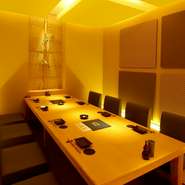 和を基調としたモダンな空間は女子会に嬉しい完全個室。いつもとは少し違ったしっとりとしたムードの中、大和撫子の集いはいかが。周囲の目を気にすることなく食事を楽しむことができ、ママ会にもおすすめです。