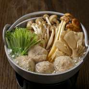 鶏つくねの彩りきのこ小鍋