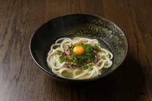 国産黒毛和牛を贅沢に使用