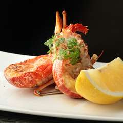 豊かな磯の風味が鉄板ではねる『イセエビの鉄板焼』