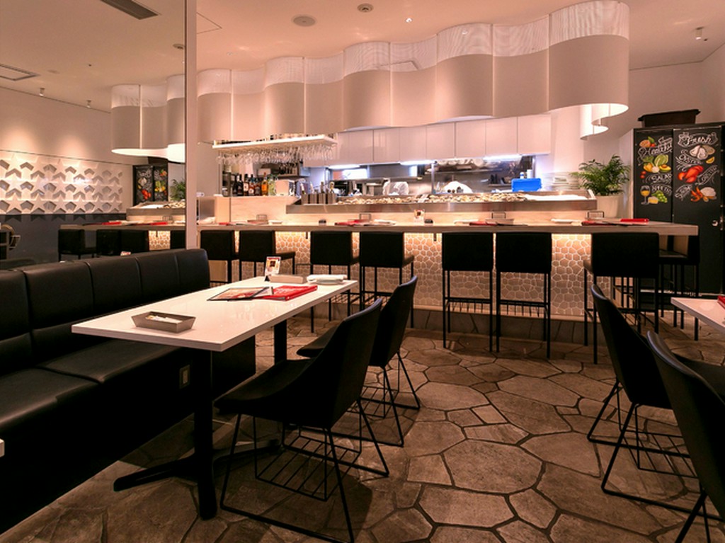 優しい照明がゆったりとくつろげる空間を演出