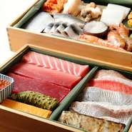 豊洲にある鮪仲卸【鈴富】が経営母体。全国から旬の食材が取り寄せられており、その中から最高級品質の天然鮪、天然鮮魚が厳選されます。野菜などもすべて豊洲市場の良質な食材。