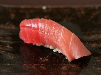 職人たちの研鑽と最上級の素材ならではの美味さ『鮪握り』