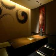 2～6名様個室、8名様個室、9～26名様個室など、最大30名様まで幅広く対応致します。飲み会から接待、会社宴会、お誕生日会など、様々なシーンでご利用頂けます。名駅直結の焼肉店でおくつろぎ下さい