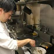 料理の美味しさはもちろんのこと、いらしてくださったお客様のニーズに合わせた「おもてなし」をできるよう、スタッフ一同常に心がけています。美味しく楽しい時間を過ごしていたければ何よりです。