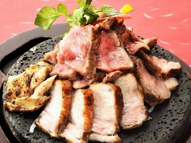 牛・豚・鶏を食べくらべ！『さつま大地の桜島全部のっけ盛り』