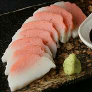 明太子をすり込んだかまぼこ。枕のような形で明太まくらです。　
【価格】380円