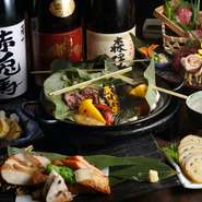 充実の150分間飲み放題込みコースが土日限定でリーズナブルなお値段から利用できます。どのコースも、旬の食材をつかったお見せ自慢のメニューが盛りだくさん！　各種宴会にもおすすめです。