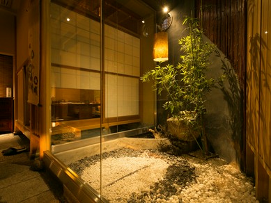 【箱庭個室】お庭が見える風情溢れる掘りごたつ個室