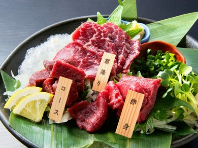 濃厚な旨味と柔らかさ『こだわり特選　馬刺し3種盛り合わせ』