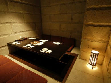 人数や用途に合わせた大小の個室を完備しております。