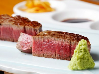 特別な日には、特別な料理でお祝いを。演出の相談もできます