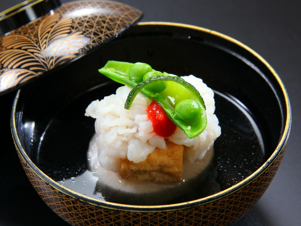 鱧の旨味をご堪能いただける『活鱧葛打ち』