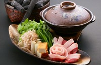 歴史のある江戸の絶品です。希少なカマのトロ部分と醤油ベースの出汁でお作りした、おすすめの鍋です。〆もの　　蕎麦