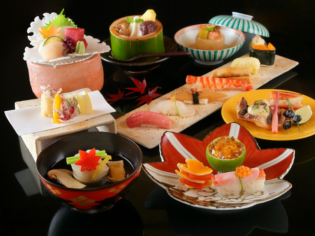全11品～寿司6貫
旬の食材をふんだんに使った季節の会席
季節の揚物を含みます。