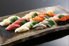 カウンター席特別献立
広いカウンター席で色んなお寿司を楽しめます。