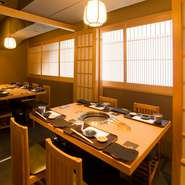 洗練された雰囲気の中で美味しい料理をいただけば、心も和やかに、上質な時間を過ごせます。プライベートを大切にしたい会食におすすめ。お土産として利用ができる「おもたせ」も用意されています。