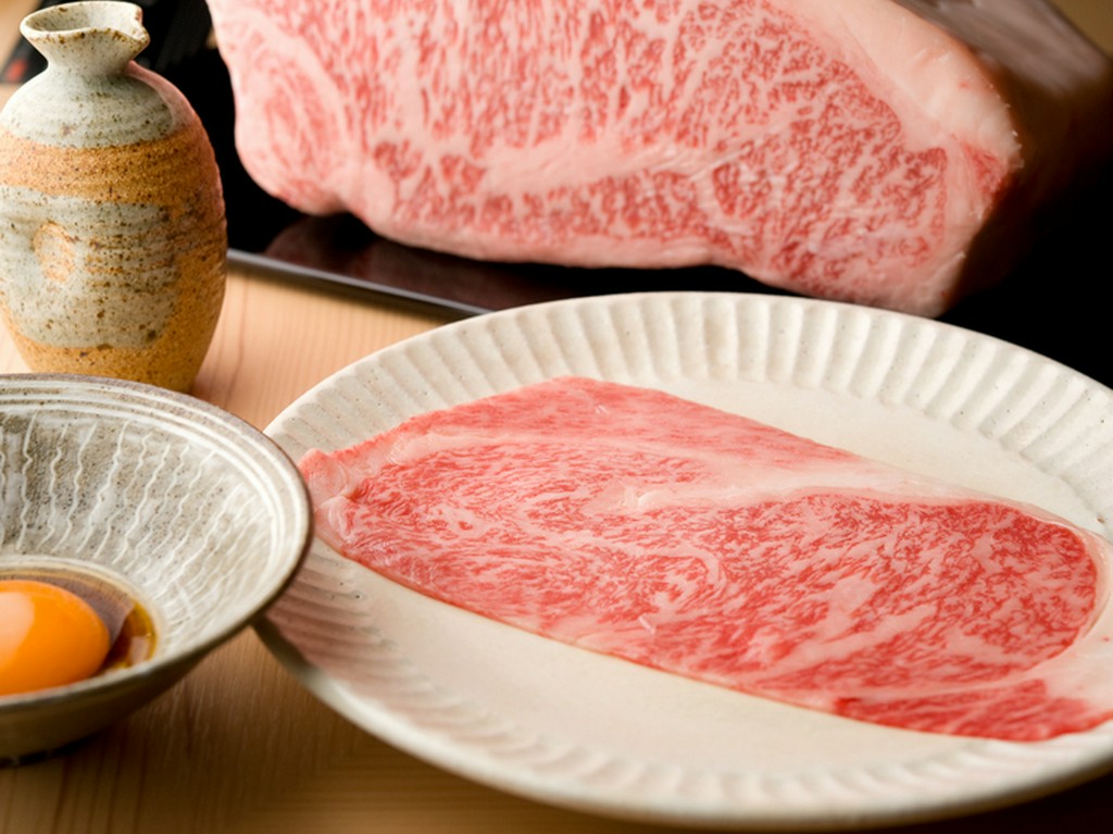 焼きを極めた料理人がつくる究極の網焼きすき。とろける舌触りの『網焼きすき　和牛サーロイン』