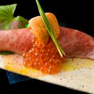 薄切りの和牛希少部位を、いくら・雲丹と共に愉しめる【はせ川】ならではの逸品。濃厚な味わいを心ゆくまで満喫できます。