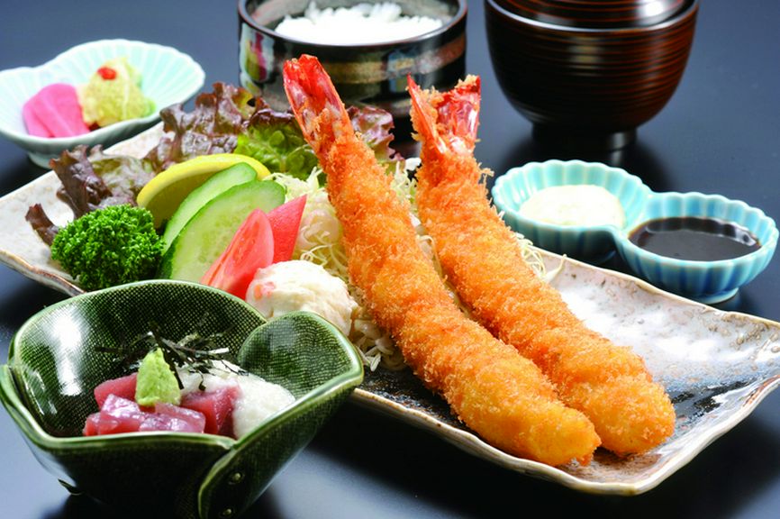 お得なランチメニューご用意しております。