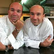 南仏・モンペリエの名店【ル・ジャルダン・デ・サンス】の双子シェフ、ジャック＆ローラン・プルセル。クラシカルなフランス料理を再構築した「プルセル・キュイジーヌ」は、世界中の美食家を魅了しています。