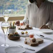 ・メニューは仕入状況等により変更となる場合がございます。予めご了承ください。
・食材のアレルギーがございましたらお知らせください。
・お時間に制限のある方は事前にお知らせください。
・その他優待サービスとの併用・ポイント利用および付与は致しかねます。当日の追加ご注文分に関しても同様に対象外となりますので、予めご了承ください。
・消費税・サービス料込み