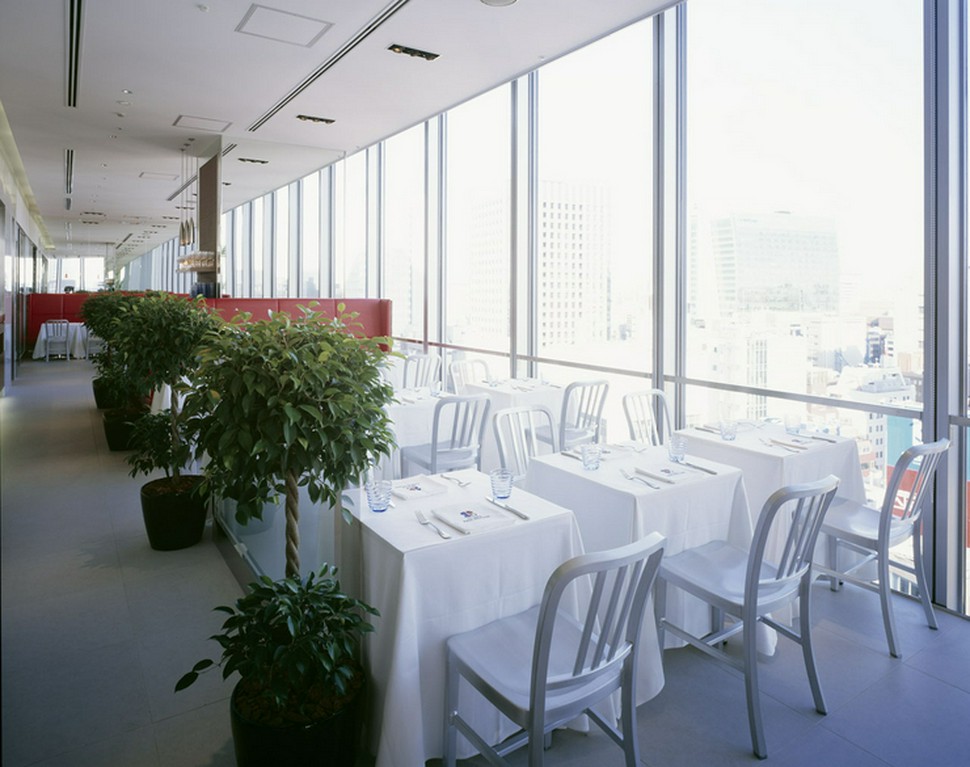 ビル12階。景色を楽しみながら食を満喫