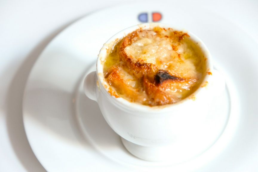 ポール・ボキューズの代表的なスープの数々。季節ごとに旬の食材を用いたスープをご提供しています。